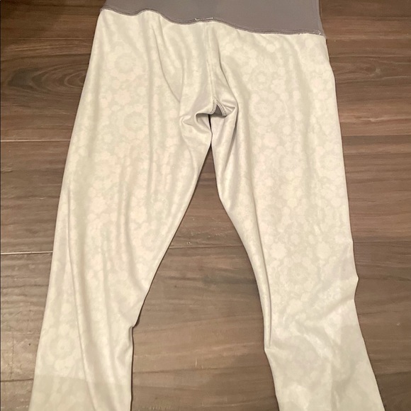 Lululemon Wunderunder Twiggy Crops - Picture 6 of 8